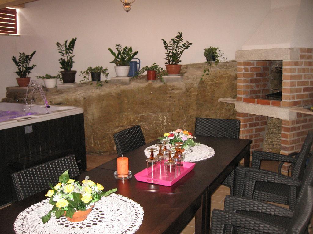 Apartments Alen Pazin Bagian luar foto