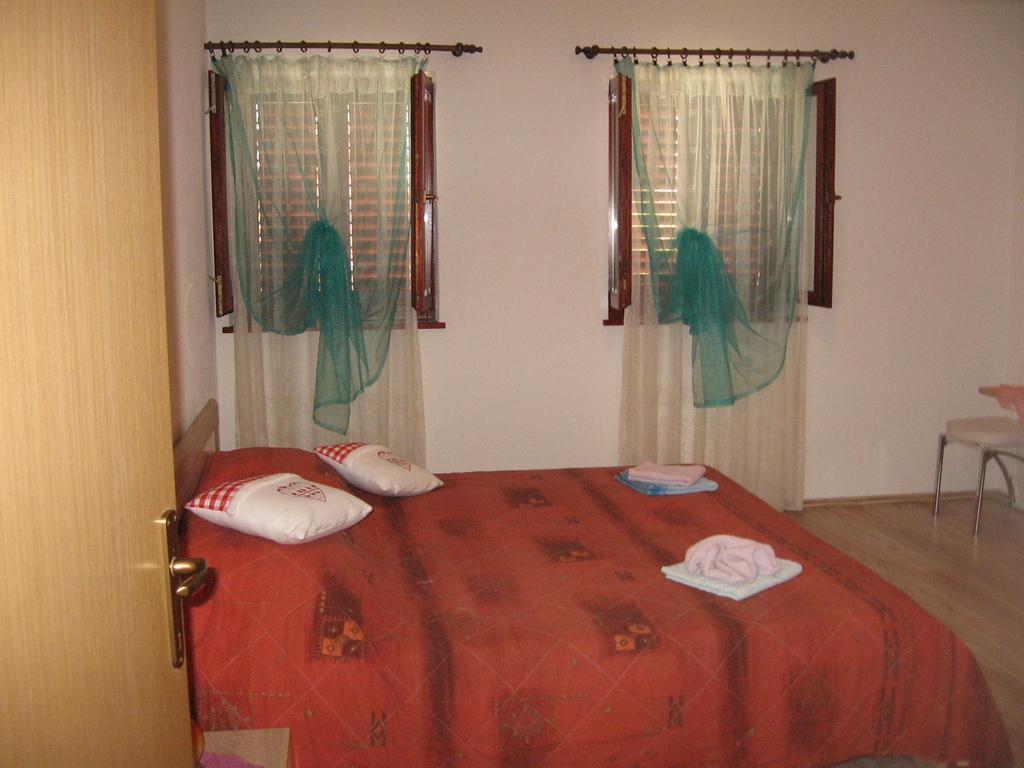 Apartments Alen Pazin Bagian luar foto