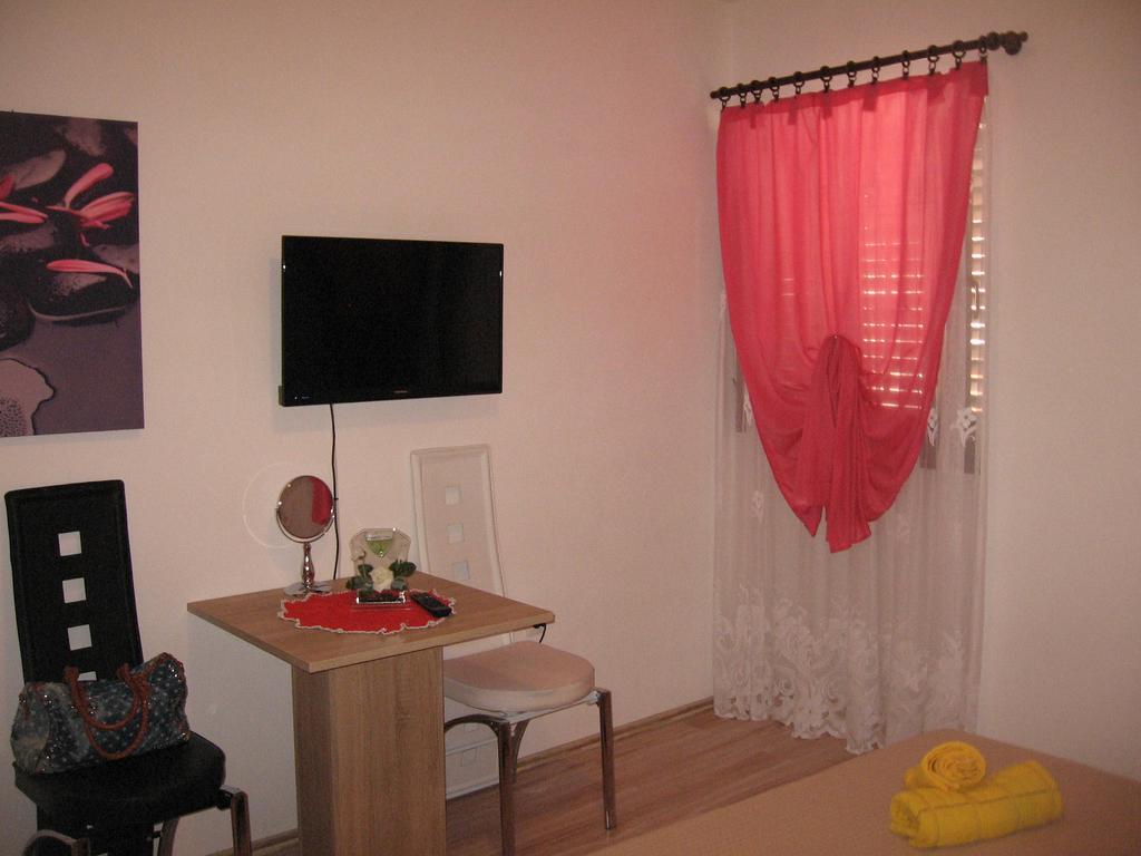 Apartments Alen Pazin Bagian luar foto